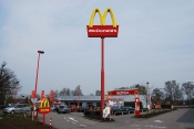 De Britse McDonald's gaat vijftien miljoen boeken weggeven bij Happy Meals.