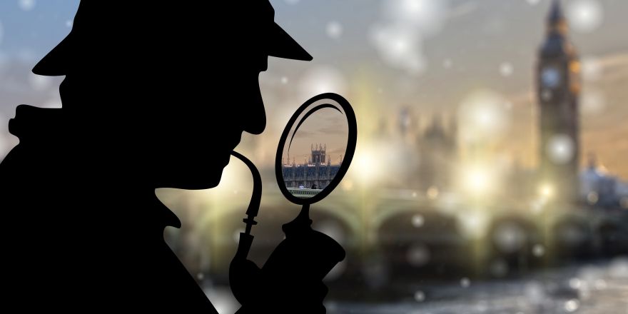 Sherlock Holmes met Londen op de achtergrond