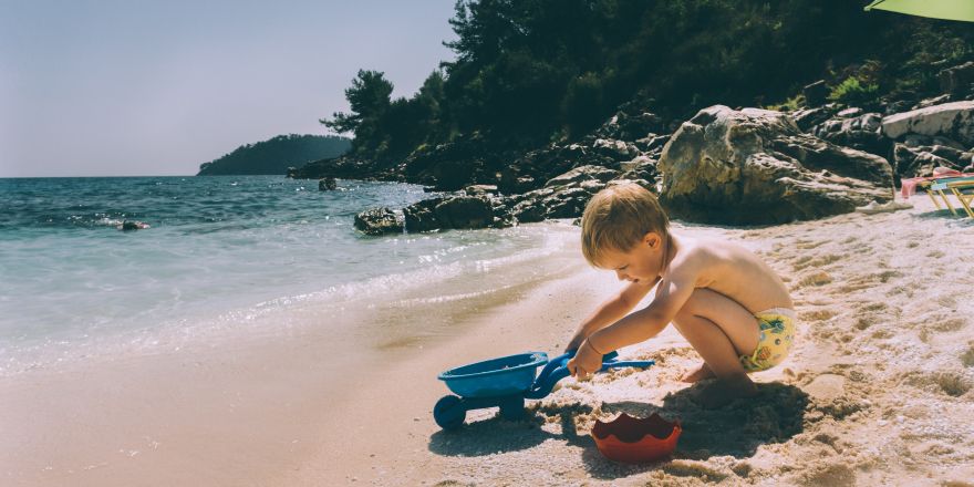 jongetje op het strand