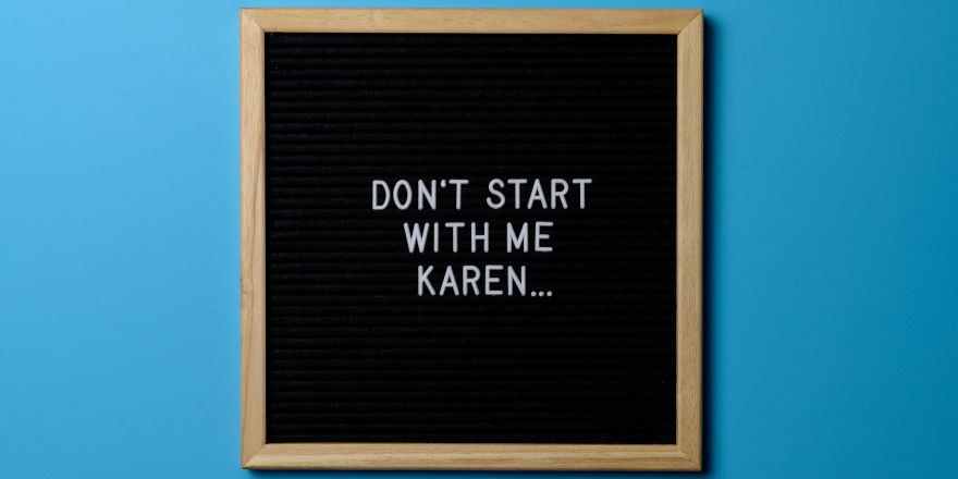 Bord waarop staat 'don't start with me Karen...'