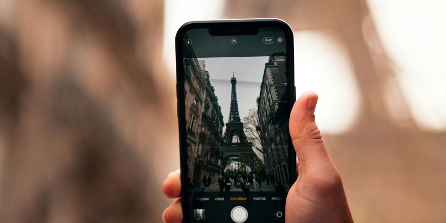 Eiffeltoren door de camera van een smartphone