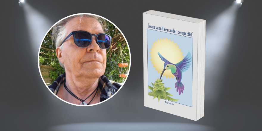 Peter van Elst met zijn boek Leven vanuit een ander perspectief