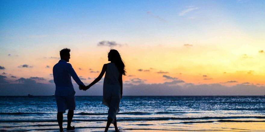 Man en vrouw op het strand
