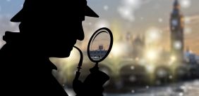 Sherlock Holmes met Londen op de achtergrond