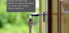 Sleutel in een deur met haiku