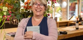 Astrid, vrouw met bril