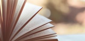 Boek ligt open