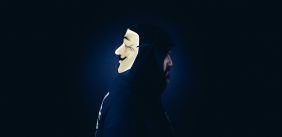 Man met masker