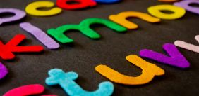 Speelletters van kinderen