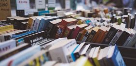 Boeken in een winkel