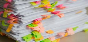 Manuscript met stickytabs