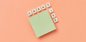 Een post it met creativity ernaast