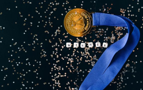 Medaille met het woord 'winner' eronder