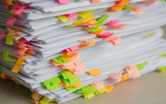 Manuscript met stickytabs